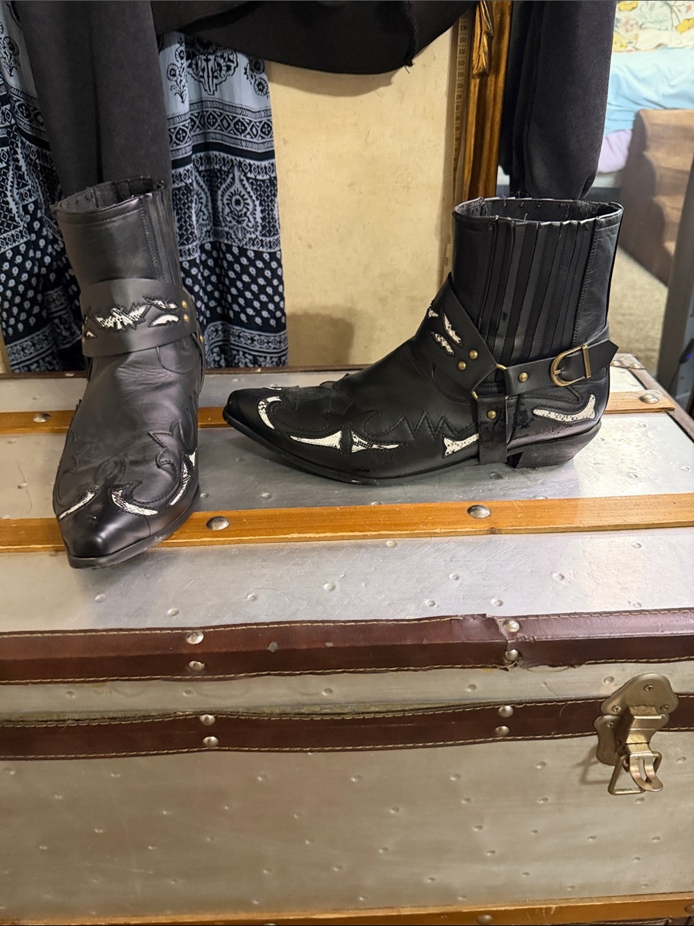 Source Unknown Black Leather Western Harness Boots with Silver Accents